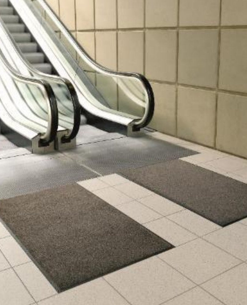 Vor der Rolltreppe